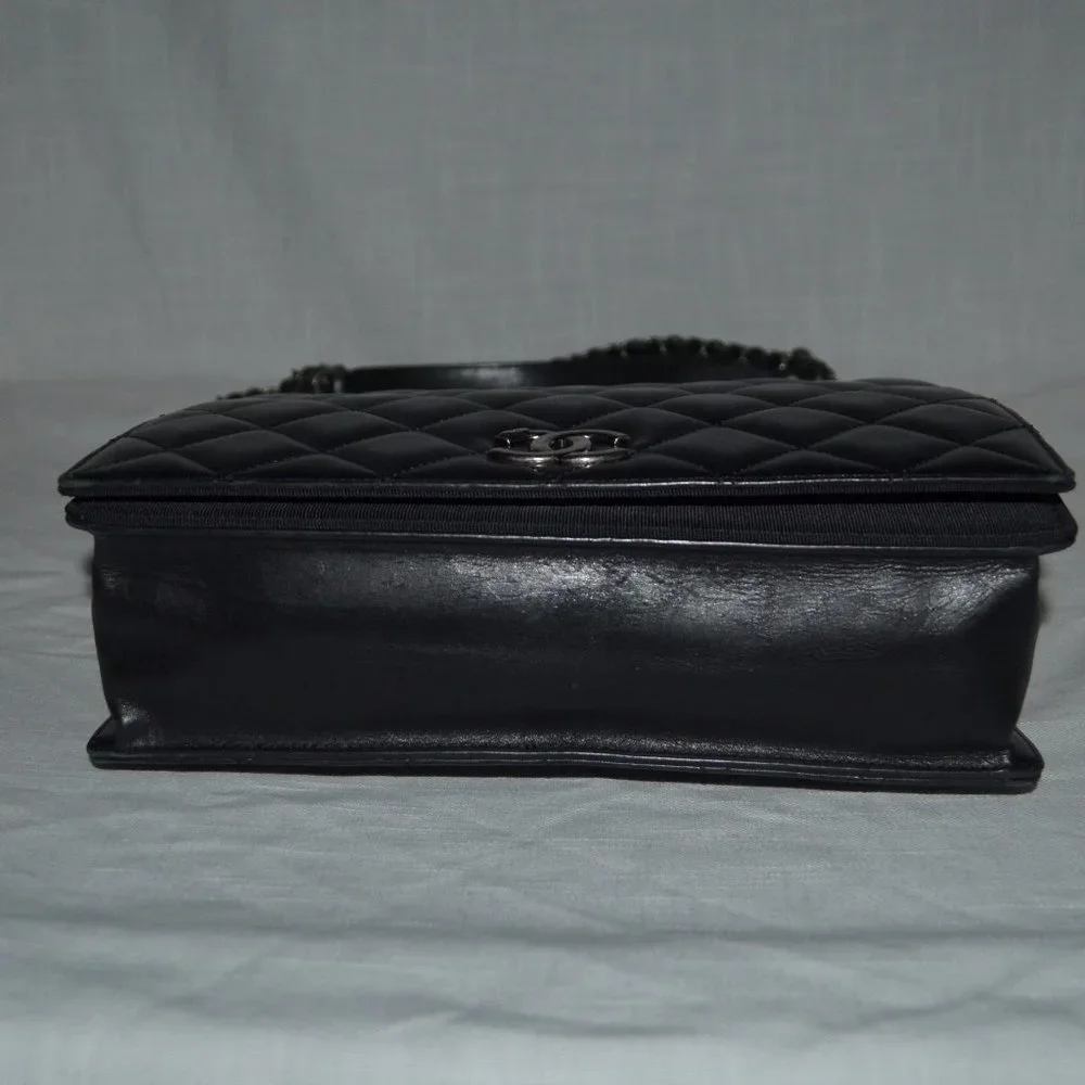 Chanel Black Quilted Leather Silver CC Hardware Shoulder Chain Strap Han…